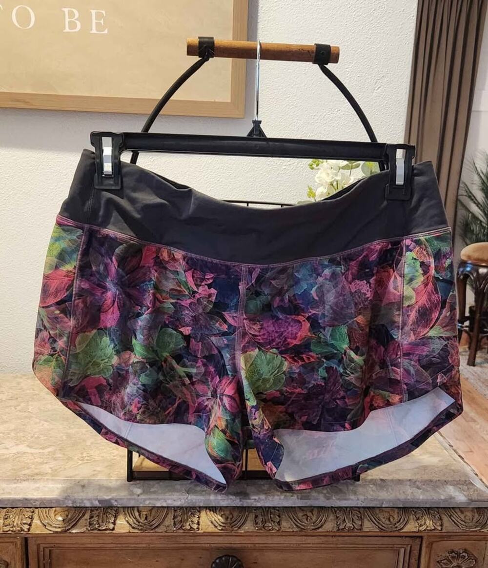 Lululemon shorts size 10